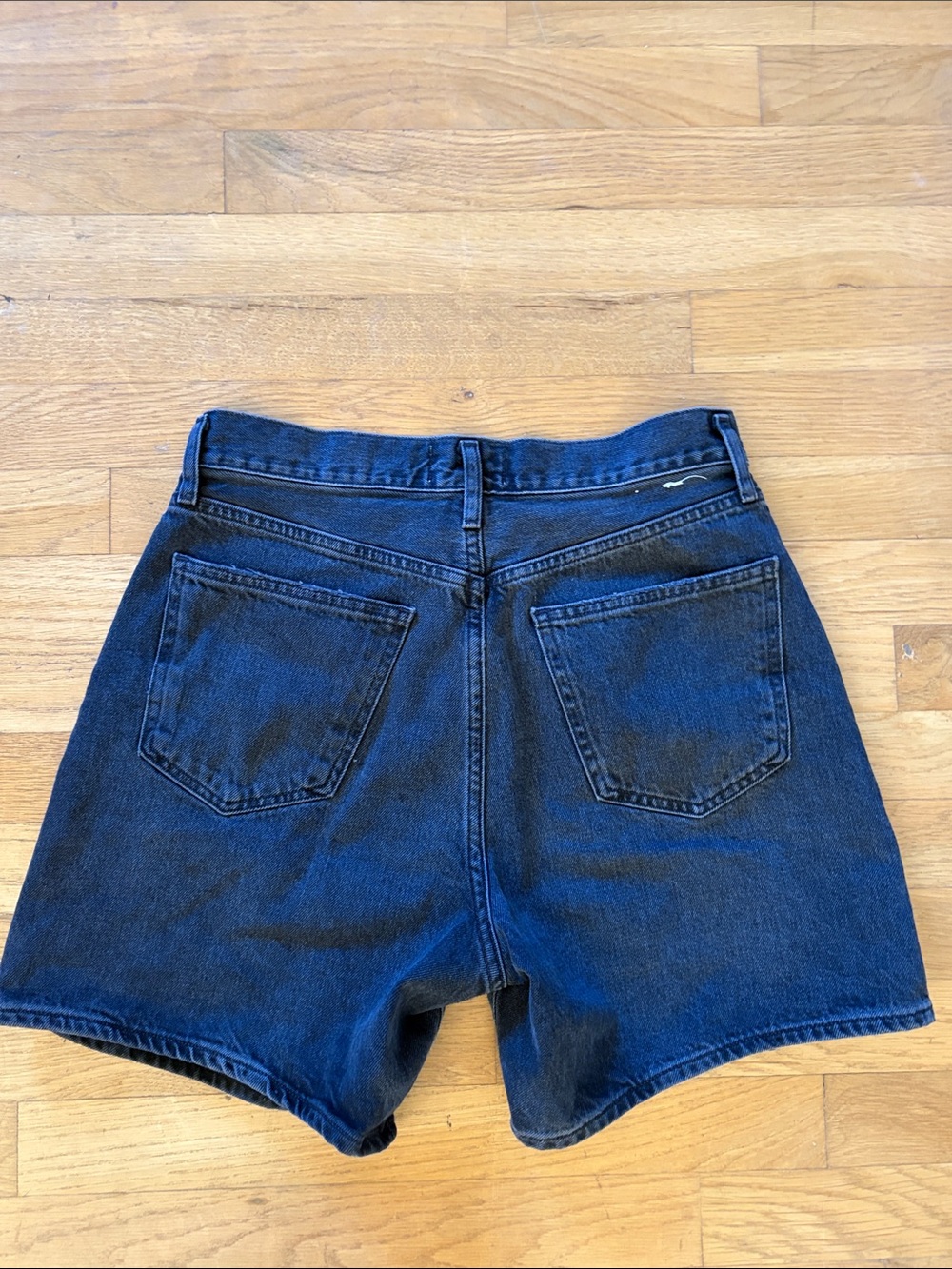 Agolde dame black wash denim Shorts 27 Aritzia - Picture 2 of 4